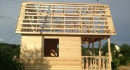 Дом из бруса с балконом и ломаной крышей - миниатюра 9