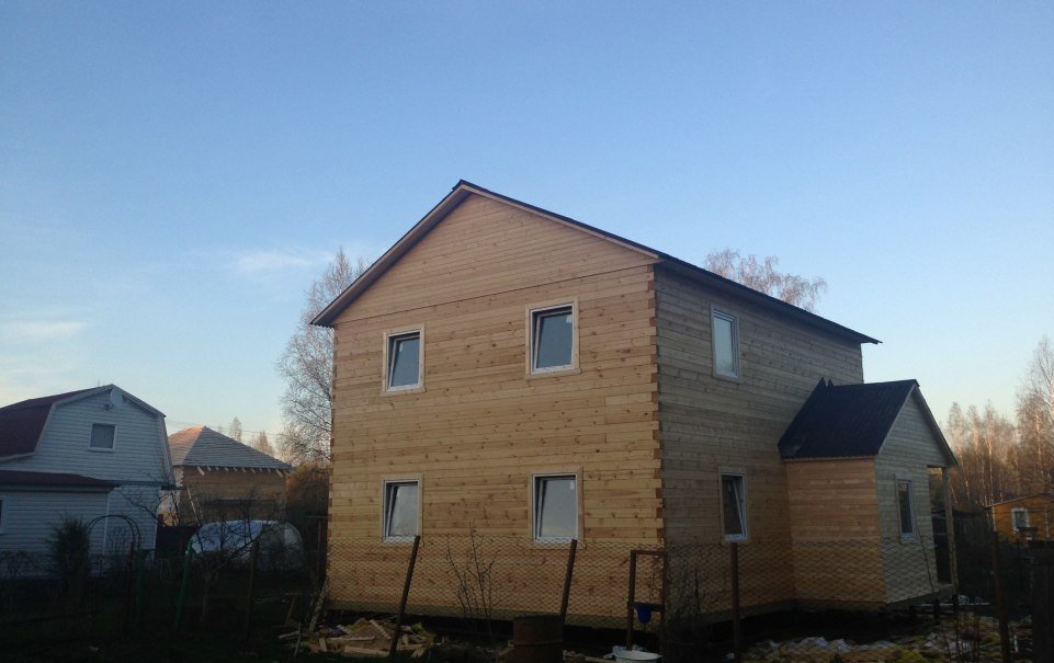 Двухэтажный деревянный дом с верандой - 2