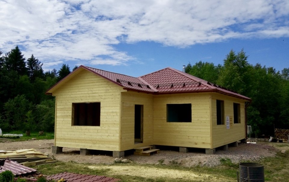 Одноэтажный, каркасно-щитовой дом 8х8 м и террасой 3×4.5 м. - 2
